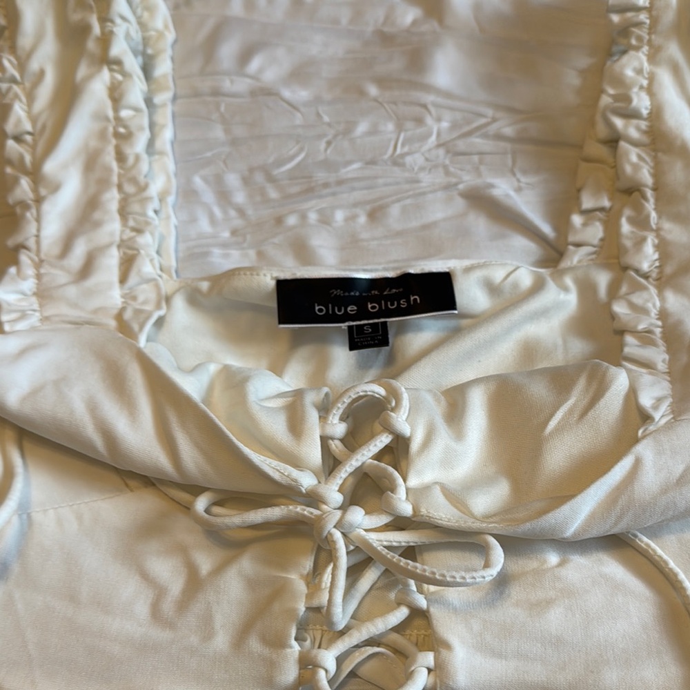 White Ruffled Lace-Up Crop Top - Picture 2 of 3